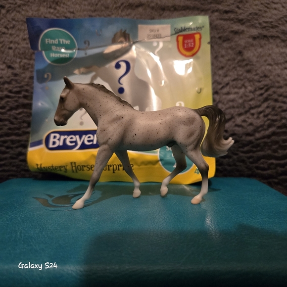 Breyer Stablemate Mystery Horse Series 7 - Picture 4 of 6
